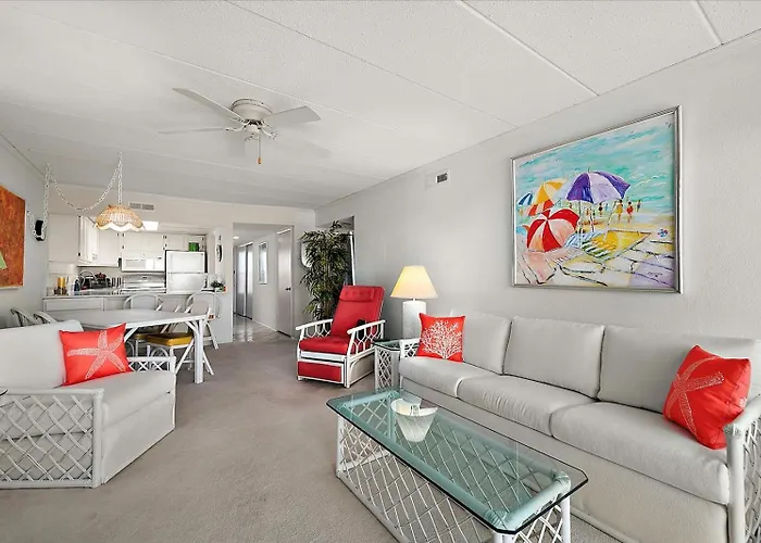 Relax In Charming 2 Bedroom Ocean Front Condo!