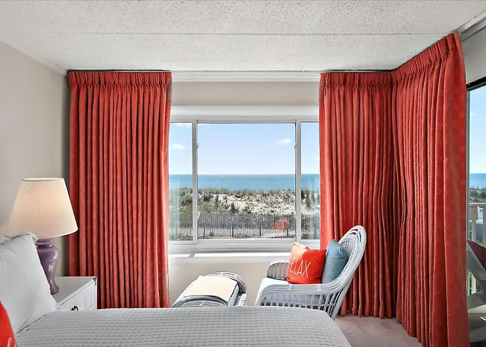 Holiday home Relax In Charming 2 Bedroom Ocean Front Condo!