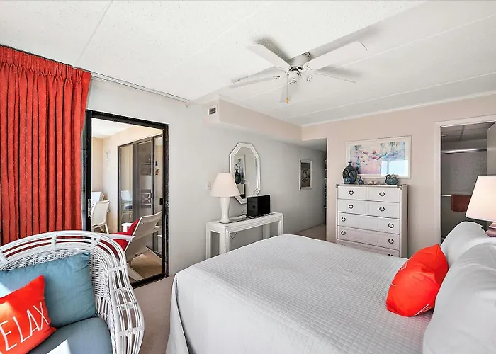 Relax In Charming 2 Bedroom Ocean Front Condo! Holiday home