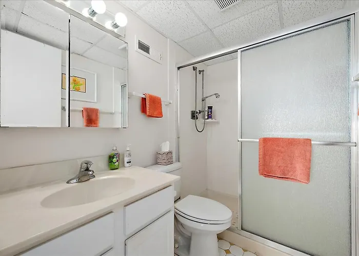 Relax In Charming 2 Bedroom Ocean Front Condo! Holiday home *