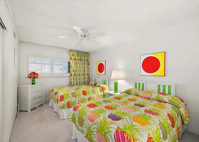 Relax In Charming 2 Bedroom Ocean Front Condo! Holiday home