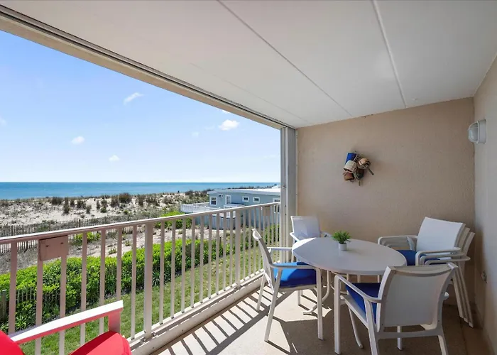 Relax In Charming 2 Bedroom Ocean Front Condo!